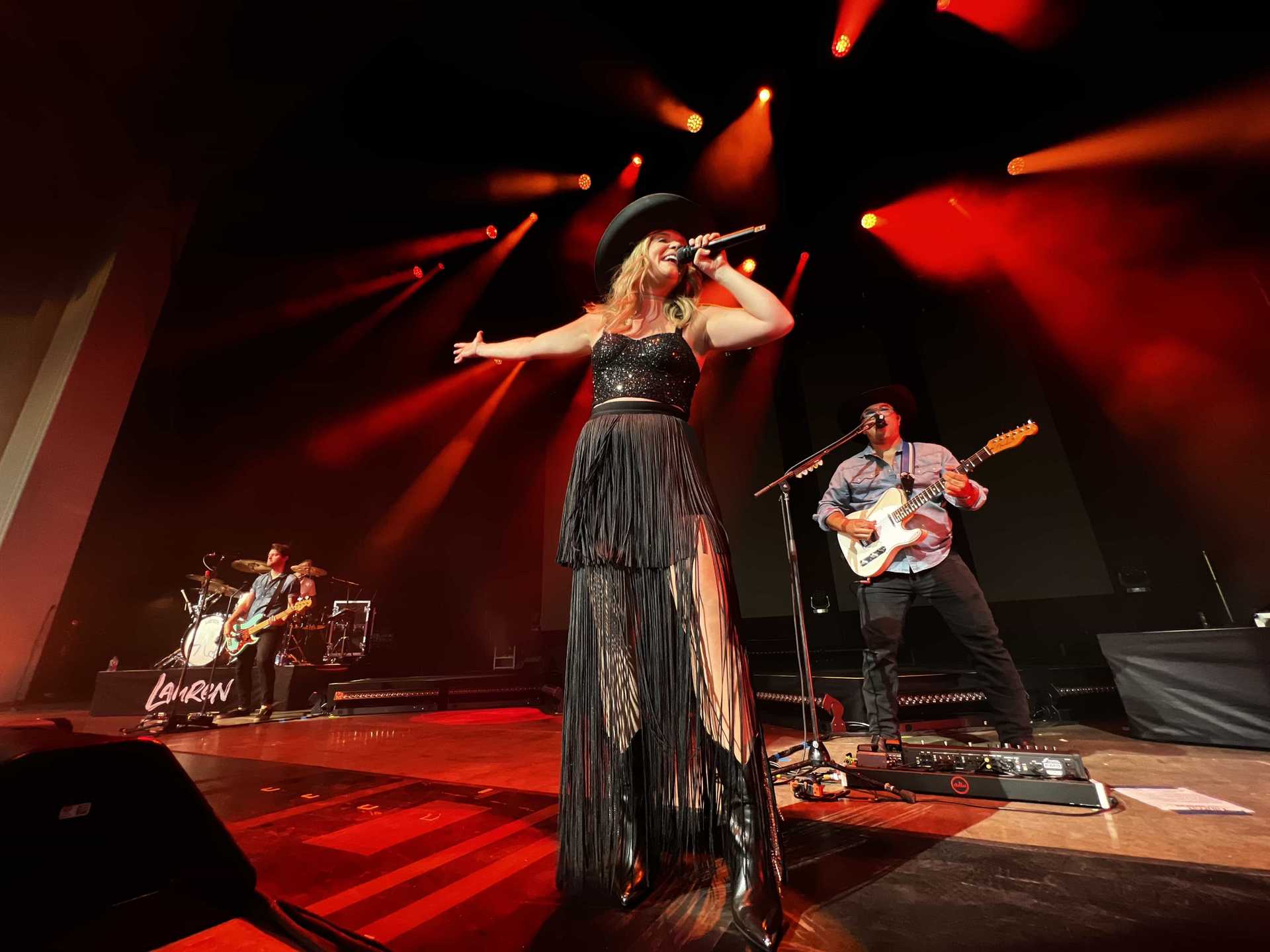 Country Edge Headliner